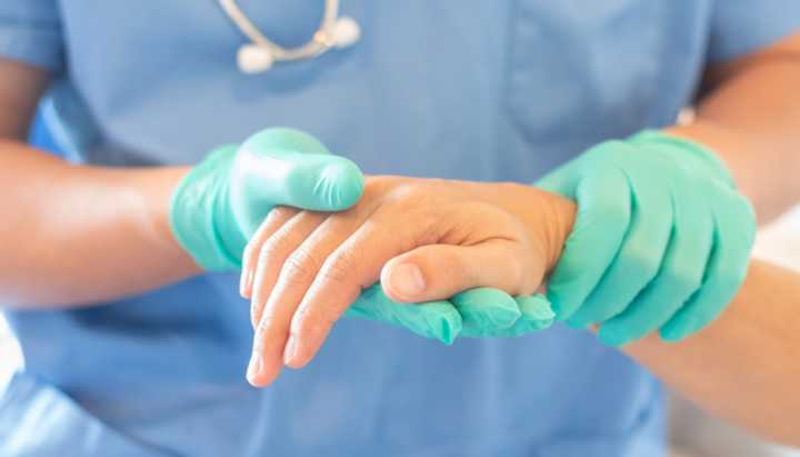 Hand emergency following a wound, fracture or trauma