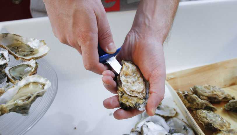 L'ouverture des huîtres, un risque pour vos mains